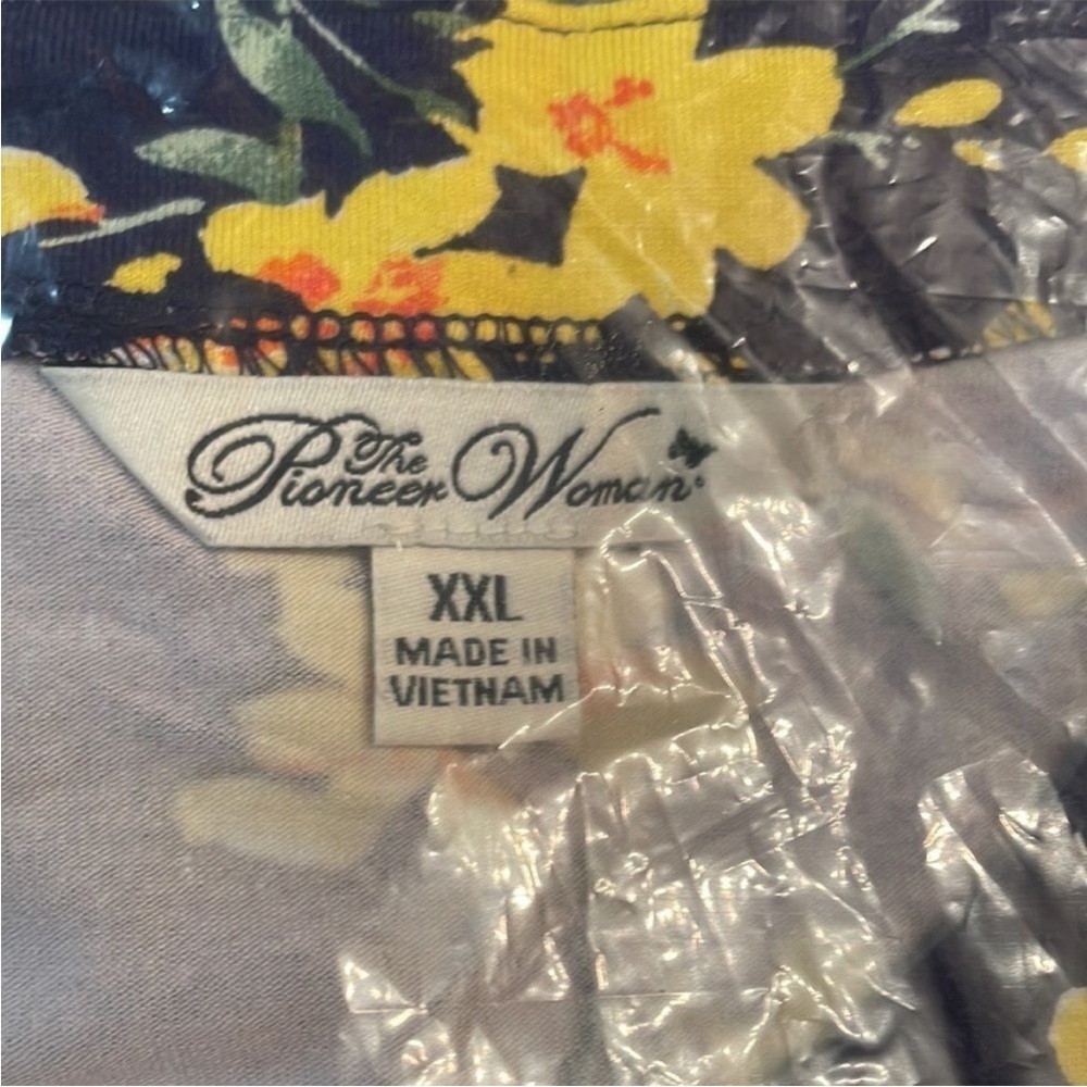 XXL The Pioneer Woman Knit Printed Henley Top